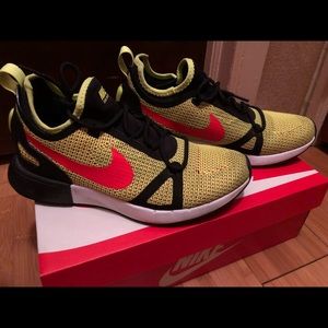 Nike women’s sneaker size 8 (US)